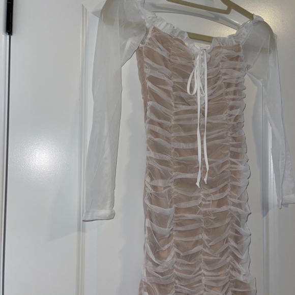 White dress - Picture 5 of 6